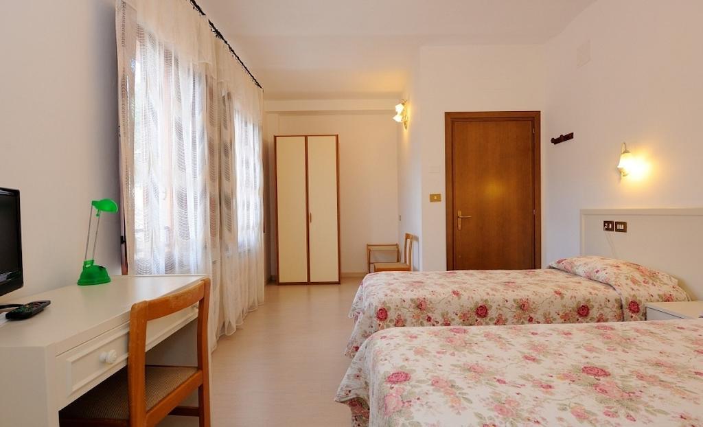 Hotel San Sebastiano Perugia Room photo